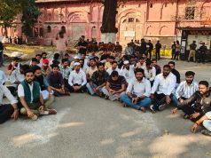 लखनऊ यूनिवर्सिटी में नमाज़ को लेकर बवाल: मुस्लिम छात्रों के समर्थन में उतरे हिंदू छात्र, मस्जिद सील करने का आरोप