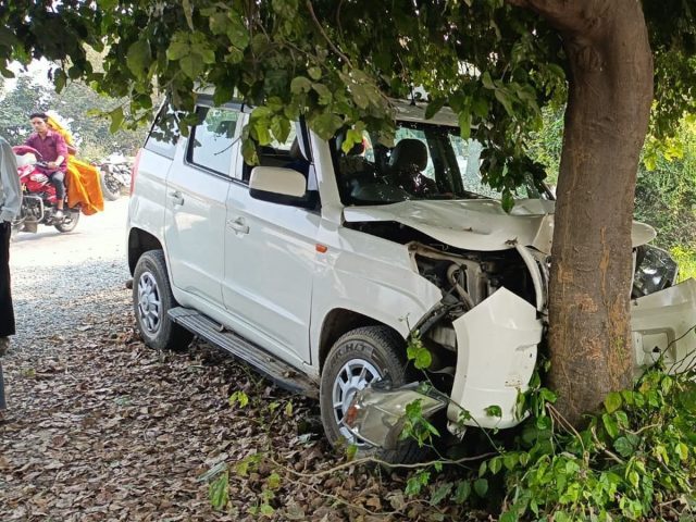 UP: Horrifying accident in Etah, car collides with tree; three dead Filmitics