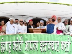 ईदगाह के मंच पर दिखी सियासी एकता, अखिलेश यादव, अजय राय और दिनेश शर्मा साथ आए नजर