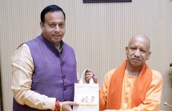 सीएम योगी को मिला चारधाम यात्रा का निमंत्रण, 19 अप्रैल से होगी शुरुआत