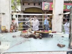 जालौन में मंदिर में तोड़फोड़ से तनाव, आरोपी को भीड़ ने पीटा, पुलिस ने संभाला मोर्चा
