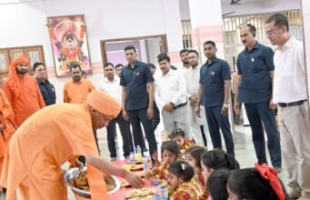 वासंतिक नवरात्रि की नवमी तिथि पर नौ दुर्गा स्वरूपा कन्याओं केसीएम योगी ने पखारे पाँव