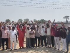 प्रयागराज में अंडरपास न बनने पर भड़के ग्रामीण, रेलवे के खिलाफ जोरदार प्रदर्शन