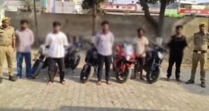 वायरल स्टंट पड़ा भारी: 5 युवक गिरफ्तार, 5 बाइक सीज