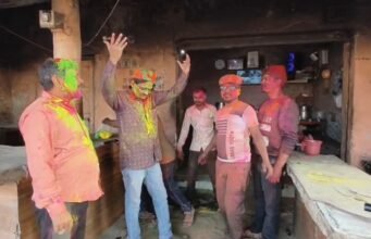 बदायूं में हर्षोल्लास के साथ मनी होली, रंग-गुलाल और भाईचारे का दिखा अनोखा रंग