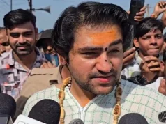 वाराणसी पहुंचे धीरेंद्र शास्त्री, शंकराचार्य पर बोलने से किया इनकार सनातन और गौ रक्षा पर दिया संदेश