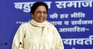 सपा-बीजेपी की तैयारियों पर मायावती की नई चाल, नेताओं को किया आमंत्रित