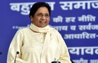 सपा-बीजेपी की तैयारियों पर मायावती की नई चाल, नेताओं को किया आमंत्रित