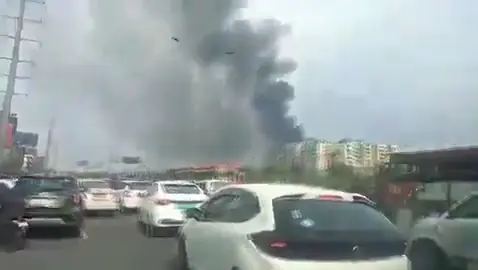 कई किलोमीटर दूर से दिखता धुंआ