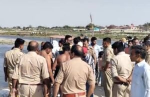 यमुना नदी में में स्टीमर पलटने से 10 पर्यटकों की मौत, कई लापता