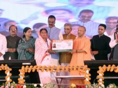 सीएम योगी ने बांग्लादेश से विस्थापित 331 हिंदू परिवारों को भूमिधरी अधिकार पत्र किया वितरित