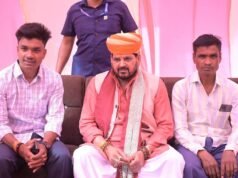 “12 हजार में गुजारा संभव नही” मजदूरों के समर्थन में बोले बृजभूषण शरण सिंह