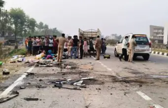 मऊ में भीषण सड़क हादसा स्कॉर्पियो–ट्रेलर की टक्कर में 5 लोगों की मौत, सीएम योगी ने जताया दुःख
