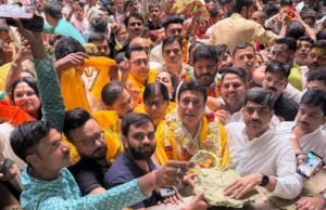 फिल्म अभिनेता गोविंदा ने बांके बिहारी मंदिर में किए दर्शन, भक्तों में उत्साह