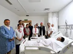 मेदांता पहुंचे अखिलेश यादव, भाजपा नेता अनुपमा जायसवाल का जाना हाल-चाल