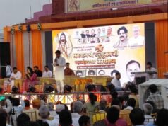 बलिया में धार्मिक आयोजन के दौरान शस्त्र प्रदर्शन: वायरल वीडियो ने उठाए कानून-व्यवस्था पर सवाल