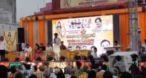 बलिया में धार्मिक आयोजन के दौरान शस्त्र प्रदर्शन: वायरल वीडियो ने उठाए कानून-व्यवस्था पर सवाल