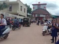 ललितपुर में प्राइवेट स्कूलों की मनमानी पर सख्ती, जबरन फीस और खरीद पर DM का बड़ा एक्शन