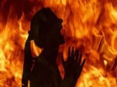सोलापुर में खौफनाक वारदात: तलाक विवाद में पति ने पत्नी पर पेट्रोल डालकर लगाई आग, हालत गंभीर