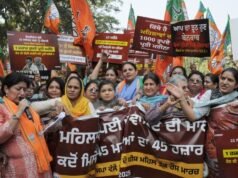 महिला आरक्षण पर कानपुर में हंगामा , सपा सांसद के घर के बाहर भाजपा महिला मोर्चा का प्रदर्शन, नेमप्लेट पर चप्पल फेंककर जताया विरोध