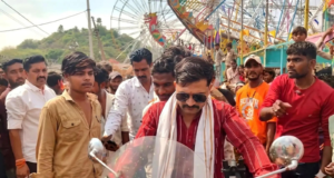 हनुमान टेकरी धाम में मेले के दौरान विवाद, ट्रस्ट ने झूलों पर लगाया प्रतिबंध