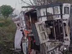 हापुड़ में भीषण सड़क हादसा, ट्रक पलटने से 6 की मौत, कई घायल