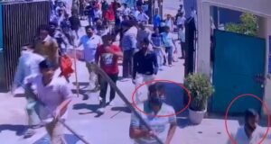 नोएडा में वायरल ऑडियो से हड़कंप: “लाठी नहीं, मिर्च पाउडर ले चलो…”