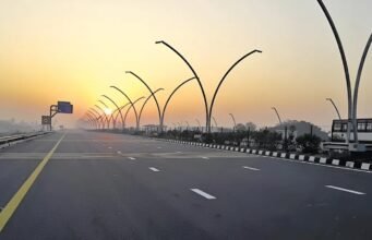 यूपी एक्सप्रेसवे पर बढ़ा टोल टैक्स: सफर हुआ महंगा, अब चुकानी होगी ज्यादा कीमत