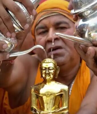 जैन साधु बाल क्यों नोचते हैं? जानिए इसके पीछे की चौंकाने वाली सच्चाई