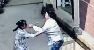 दिनदहाड़े ज्वेलरी शॉप में लूट, नाबालिग बेटी की बहादुरी से बदमाशों के छूटे पसीने