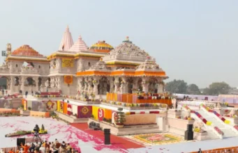 योगी सरकार की पहल से मिल रही गति, धार्मिक स्थलों के कायाकल्प से यूपी में बढ़ रहा पर्यटन