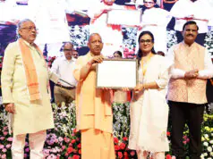 सीएम योगी के हाथों नियुक्ति पत्र पाकर खिले अभ्यर्थियों के चेहरे