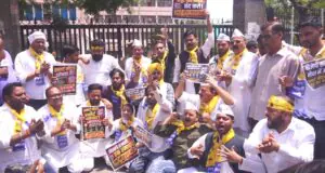 स्मार्ट मीटर के खिलाफ सड़को पर उतरे आम आदमी पार्टी के कार्यकर्ता किया प्रदर्शन