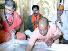 बाबा विश्वनाथ व काल भैरव के दरबार में सीएम योगी आदित्यनाथ ने टेका माथा