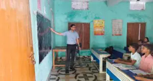 जिलाधिकारी ने कक्षाओं में पहुंचकर छात्रों से की बातचीत, शिक्षा व्यवस्था का लिया जायजा