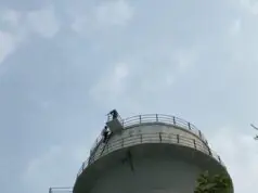 शादी से इन्कार पर पानी की टंकी पर चढ़ी किशोरी, घंटों चला हाईवोल्टेज ड्रामा