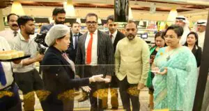 जीआई-टैग आमों ने बढ़ाई भारत की शान, खाड़ी देशों में ‘मैंगो मेनिया’ की धूम Filmitics