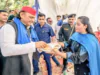 ‘अखिलेश यादव को पूड़ी खिलाने की मिली सजा?’ युवती के आरोप से यूपी की राजनीति गरमाई