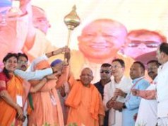 जरूरतमंदों के इलाज और मकान की व्यवस्था कराएगी सरकार: सीएम योगी