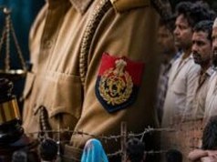 गोरखपुर मे सांसद रवि किशन ने बच्चों को पिलाई पल्स पोलियो की बूंद