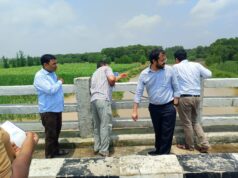 Muzaffarnagar: खादर क्षेत्रों में जलभराव के बीच एसडीएम सदर प्रवीण कुमार द्विवेदी का दौरा, ट्रैक्टर से किया बाढ़ प्रभावित गांवों का निरीक्षण