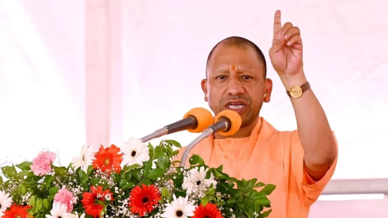 27_03_2025-cm_yogi_on_stage_23907128