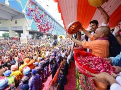 भोलेनाथ के भक्तों पर सीएम योगी ने बरसाए फूल, ‘हर-हर बम-बम’ से गूंजा पश्चिमी यूपी