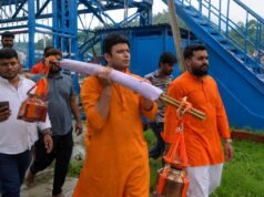 हरकी पैड़ी से तेजस्वी सूर्या ने उठाई कांवड़, युवाओं से बोले- संयम और अनुशासन को जीवन का हिस्सा बनाएं