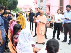 जनता दर्शन में सीएम योगी का भरोसा, बोले- घबराइए मत, हर समस्या का होगा समाधान