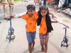 नन्हे कंधों पर कांवड़, दिल में मम्मी-पापा के लंबी उम्र की दुआ