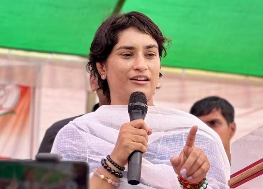 राहुल गांधी पर FIR को लेकर विनेश फोगाट का BJP पर हमला, बोलीं- असली मुद्दों से भटकाने की कोशिश