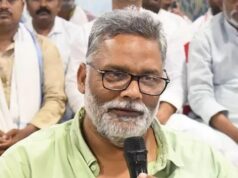 संसद में भगवा वस्त्र पहनकर प्रदर्शन पर घिरे पप्पू यादव, दिल्ली में शिकायत दर्ज, लखनऊ में विरोध प्रदर्शन