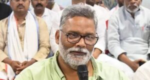 संसद में भगवा वस्त्र पहनकर प्रदर्शन पर घिरे पप्पू यादव, दिल्ली में शिकायत दर्ज, लखनऊ में विरोध प्रदर्शन
