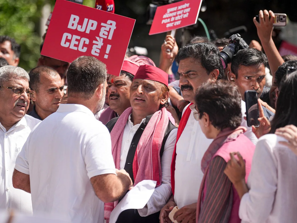 Rahul Gandhi Lunch: अखिलेश यादव को न्योता नहीं मिलने पर BJP का कांग्रेस-SP पर हमला, बोली- दो राजकुमार एक-दूसरे को बर्दाश्त नहीं कर सकते -